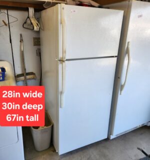 o94- GE Refrigerator. Used in Garage. Works Great