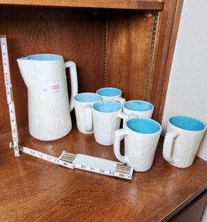 o105- 1960s pitcher set