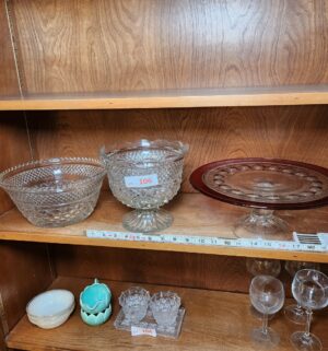 o106- glass vases, cake dish