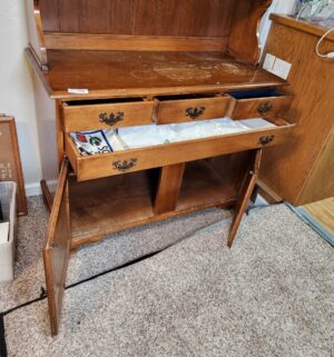 o108- Vintage Maple 2 Piece China Hutch - Image 4