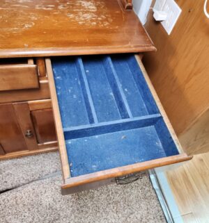 o108- Vintage Maple 2 Piece China Hutch - Image 5