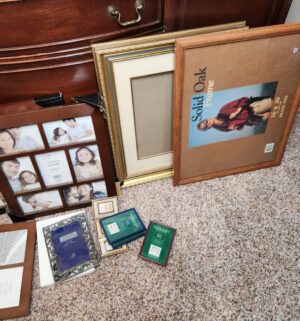 o109- various frames - Image 3