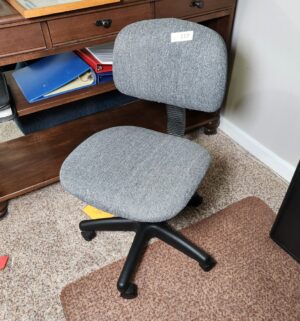 o117- office chair