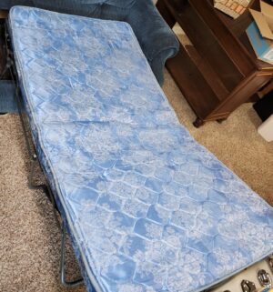 o124- Loveseat Sofa bed. Very Clean - Image 3