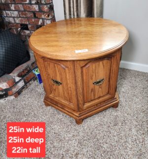 o134- Round Oak Table