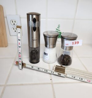 o139- spice grinders