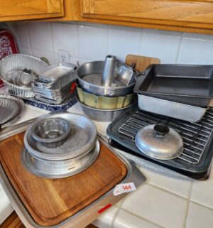 o144- various bakeware