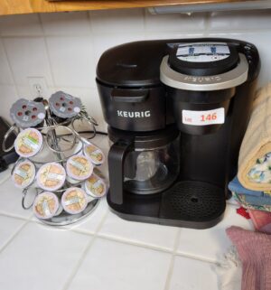 o146- Keurig K-Duo 5000 w/ pod holder