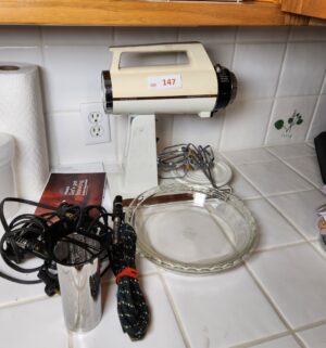 o147- mixer no cord, pie dish, misc cords