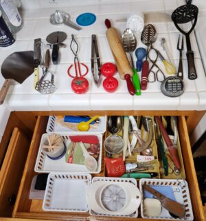 o149- kitchen utensils