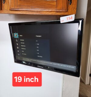 o154- Samsung 19 inch TV w/ wall mount