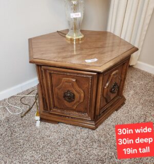 o160- End Table