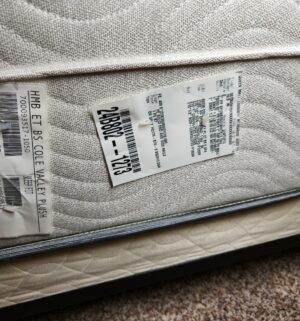 o179- Queen Simmons Beauty Sleep Mattress set w/ frame - Image 5