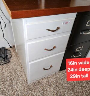 o184- 3 drawer dresser