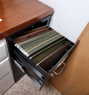 o185- HON File Cabinet - Image 3