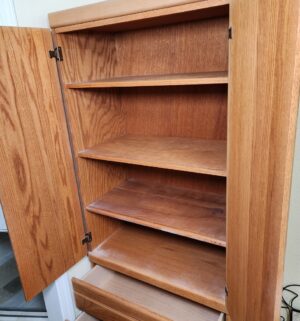 o191- Oak Dresser Cabinet - Image 3