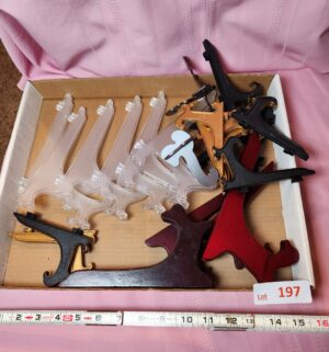 o197- Plate Stands