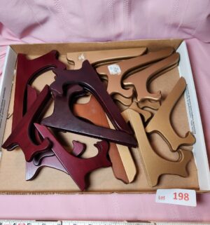 o198- Plate Stands
