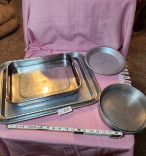 o200- Metro, Dura-ware vintage bakeware