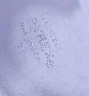 o243- Pyrex "Mod Kitchen" promotional casserole dish - Image 3