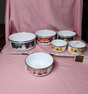 o248- vintage christmas bowls