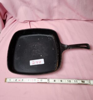 o249- Wagner ware 0 square skillet 1218B