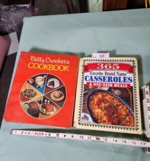v10- Betty Crocker Cookbook, + cookbook
