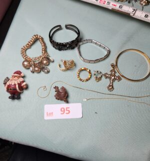 v95- misc vintage jewelry