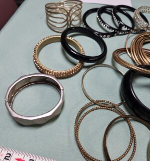 v100- collection of bangles - Image 4