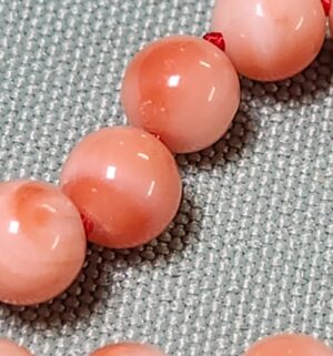 v124- vintage pearl necklace w/ 14k gold clasp - Image 4