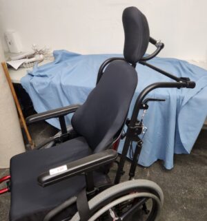 v130- Quickie IRIS tilt-in-space wheelchair - Image 3