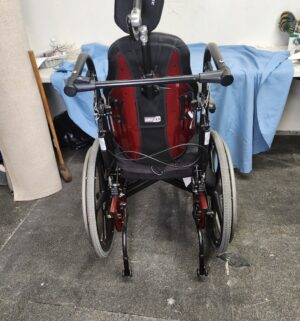 v130- Quickie IRIS tilt-in-space wheelchair - Image 6