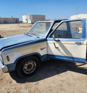 v131- 1983 Ford Ranger XL 5-Speed Diesel Long Bed. Does Not Run. Bill of Sale Only. 23pics 1 video - Image 4