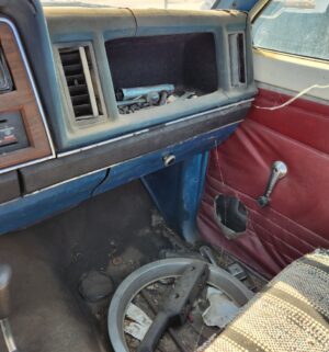 v131- 1983 Ford Ranger XL 5-Speed Diesel Long Bed. Does Not Run. Bill of Sale Only. 23pics 1 video - Image 13