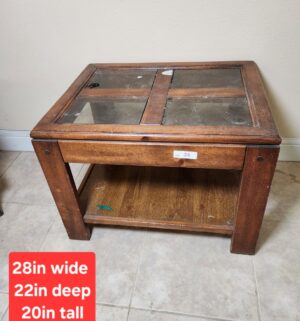 w25- Pair of end tables