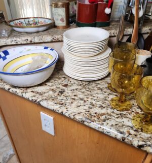 w32- mugs and misc kitchen items - Image 3