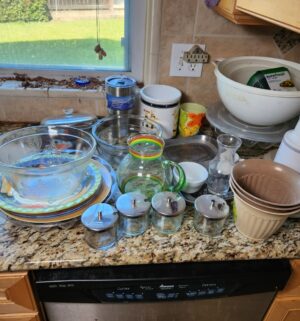 w35- misc kitchen items on the counter - Image 3