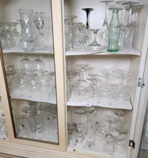 w39- collection of glassware
