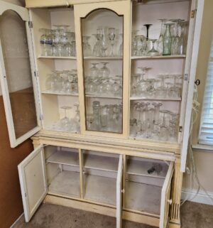 w40- Vintage 1 Piece China Hutch. Great Shape - Image 3