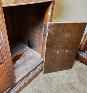 w68- Antique Art deco sideboard. Requires repair - Image 4
