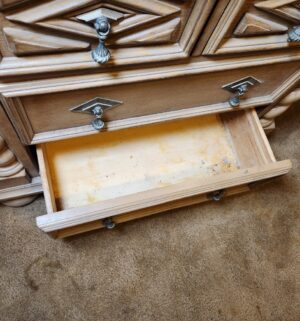 w69- Marble Top 3 Drawer Dresser. Needs to be deordorized - Image 4