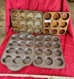w135- cupcake bakeware