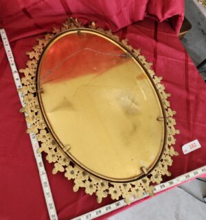 w182- antique oval Florentine giltwood frame with original photo. Beautiful condition - Image 3