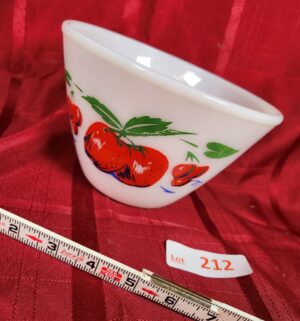 w212- Fire-King Apples and Cherries Splash Proof Mixing Bowl - Image 3