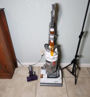 x67- Dyson Vacuum. Tested/works