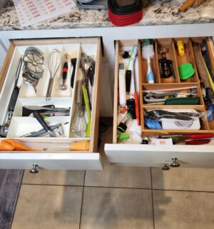 x95- utensils, kitchenware in drawers