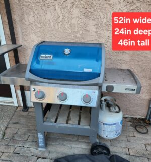 x159- Weber BBQ w/ cover & tank. Sm amount of fuel