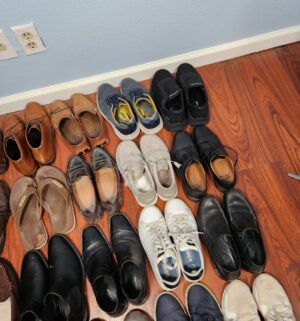 x163- Mens Shoes Size 8 - Image 3