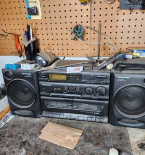 x190- panasonic stereo, untested