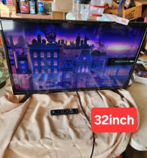 x406- Insignia Roku 32in Smart TV